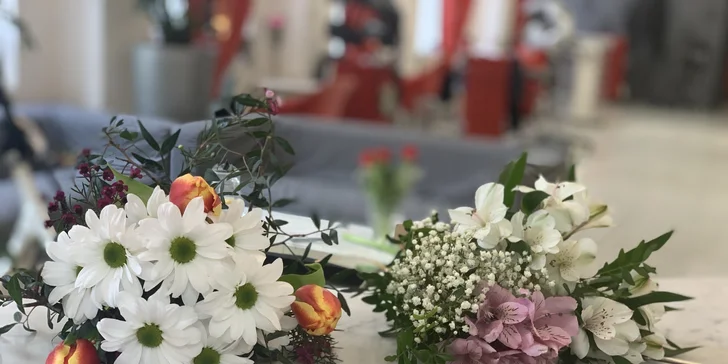 Privátní wellness při svíčkách, kytice pro dámu a třeba i čokoládové fondue a prosecco