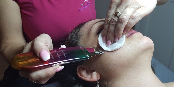 Nabité kosmetické balíčky: čištění pleti, masáž obličeje i facelifting
