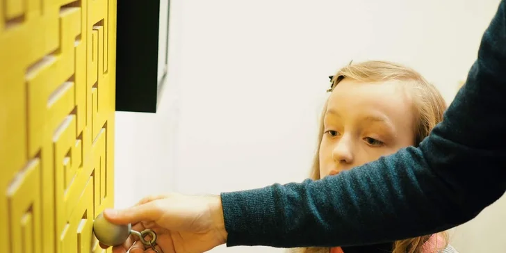 Zachraň koncert Lollipopz: dětská úniková hra pro 1 až 4 hráče od 5 let