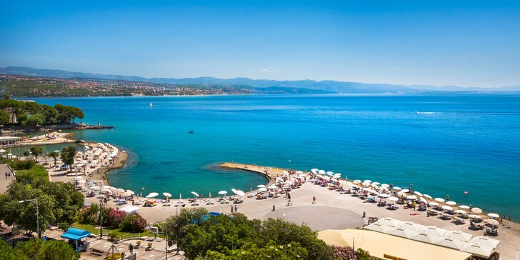 Dovolená na pobřeží Jadranu: polopenze, vyhřívaný vnitřní bazén i pláž, 2 děti zdarma