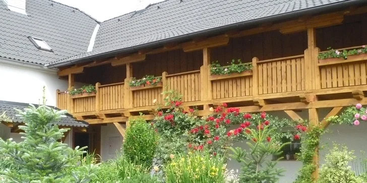 Romantika na jihočeském statku, degustační steakové menu, wellness a koupelí v cedrovém sudu