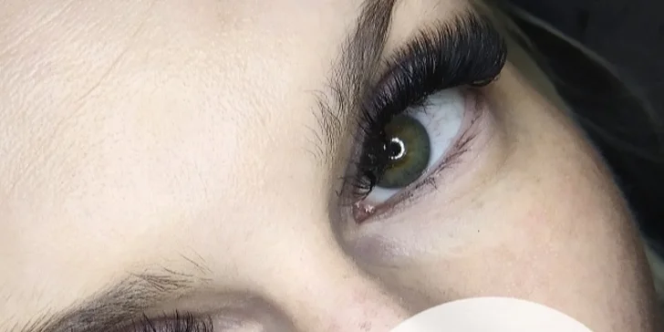 Nový set prodloužených řas Volume Lashes včetně úpravy obočí