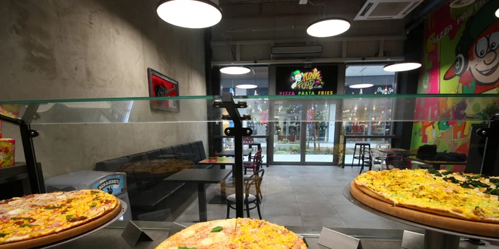 Chacharova pizza podle výběru z 26 druhů: 1–4 pizzy o průměru 32 cm