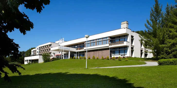 Podzimní i zimní relax v Luhačovicích v hotelu blízko přehrady: polopenze, wellness procedury i sauna