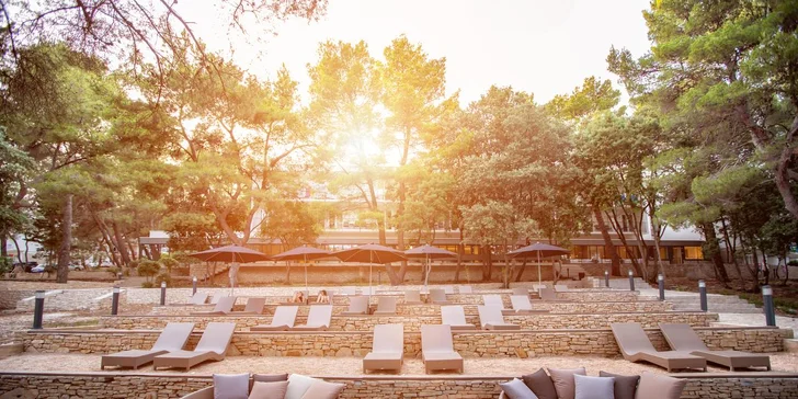Relax na ostrově Hvar: 4* resort přímo u pláže a příjemné wellness