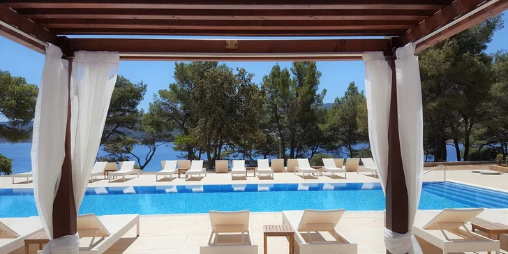 Relax na ostrově Hvar: 4* resort přímo u pláže a příjemné wellness