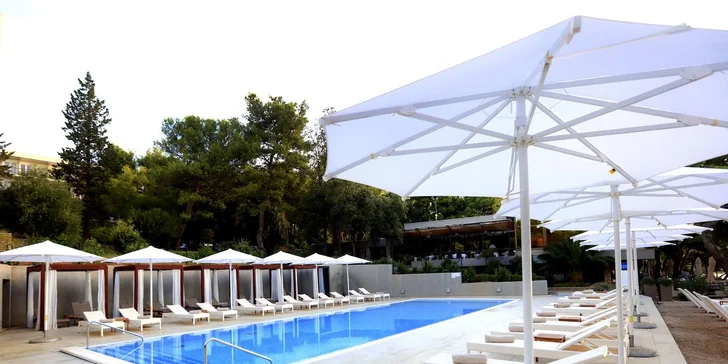 Relax na ostrově Hvar: 4* resort přímo u pláže a příjemné wellness