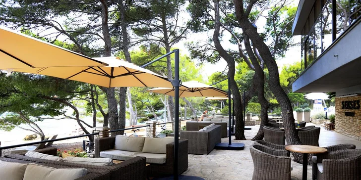 Relax na ostrově Hvar: 4* resort přímo u pláže a příjemné wellness
