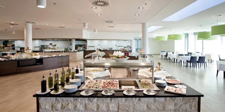 Dovolená u Zadaru pro celou rodinu. 4*+ hotel s dětským zábavním parkem