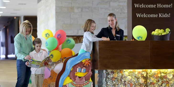 Dovolená u Zadaru pro celou rodinu. 4*+ hotel s dětským zábavním parkem