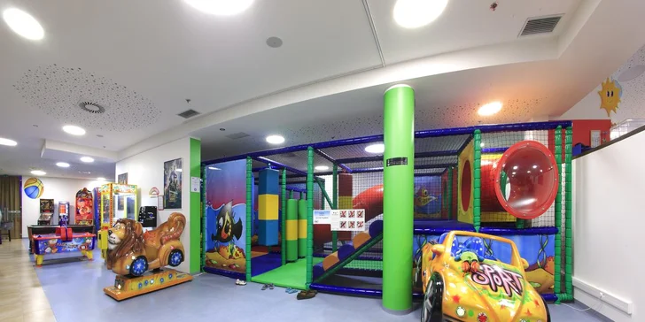Dovolená u Zadaru pro celou rodinu. 4*+ hotel s dětským zábavním parkem