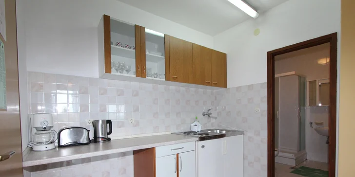 V páru i s rodinou do Chorvatska: apartmány až pro 8 osob, 250 m od pláže