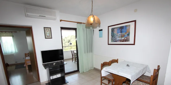 V páru i s rodinou do Chorvatska: apartmány až pro 8 osob, 250 m od pláže