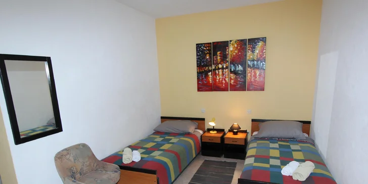 V páru i s rodinou do Chorvatska: apartmány až pro 8 osob, 250 m od pláže