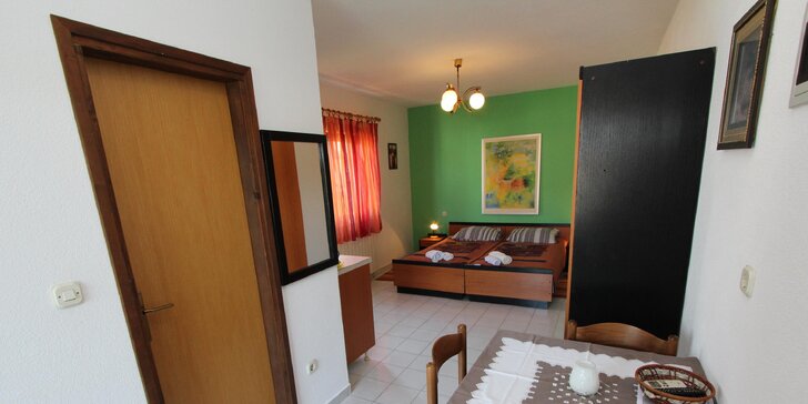 V páru i s rodinou do Chorvatska: apartmány až pro 8 osob, 250 m od pláže