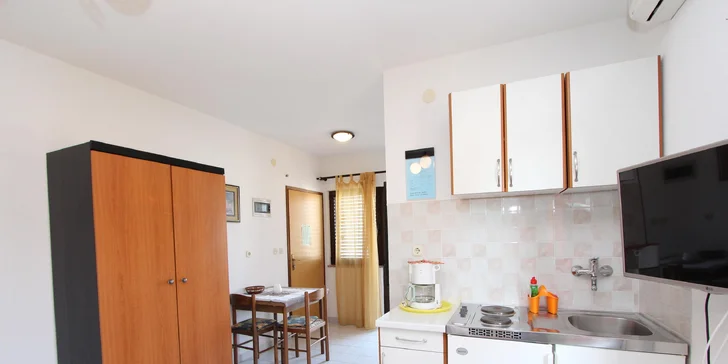 V páru i s rodinou do Chorvatska: apartmány až pro 8 osob, 250 m od pláže