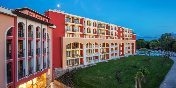 Letovisko Pomorie: 4* hotel u pláže, bazény a all inclusive i jezero s léčivým bahnem