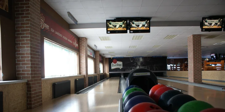 Zábava pro partu i rodinu: 60 minut bowlingu a k tomu jedna pizza