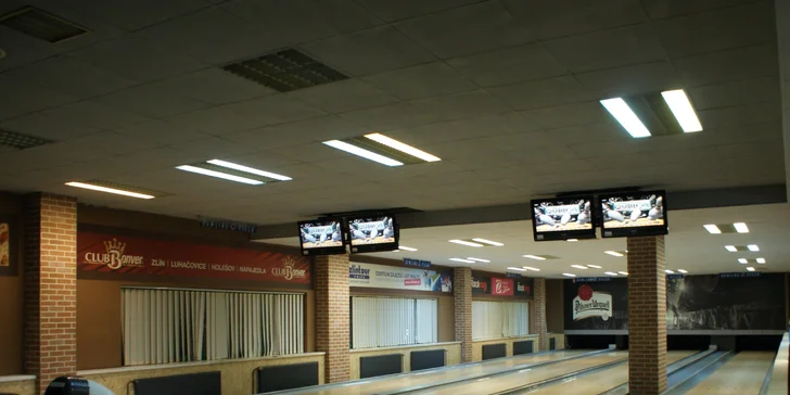 Zábava pro partu i rodinu: 60 minut bowlingu a k tomu jedna pizza