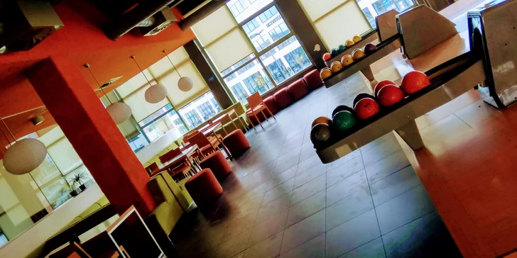 Zábavný večer: 60 min. bowlingu na profi dráze a 4 velká piva Švec 10°
