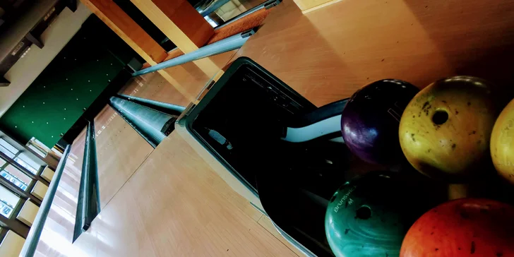 Zábavný večer: 60 min. bowlingu na profi dráze a 4 velká piva Švec 10°