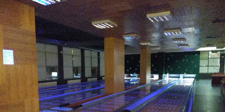 Zábavný večer: 60 min. bowlingu na profi dráze a 4 velká piva Švec 10°