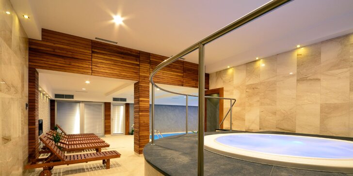 Romantika v privátním wellness: 90 minut v sauně, vířivce a bazénu, případně i sekt či masáž