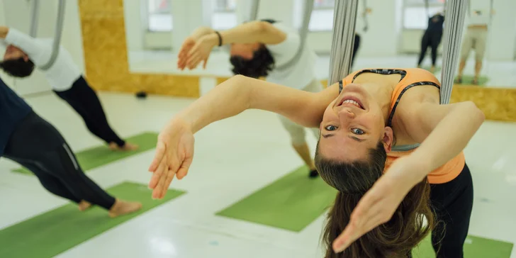Jóga a fitness v závěsných vacích: 1, 3, 5 nebo 10 hodin Levi Yogy