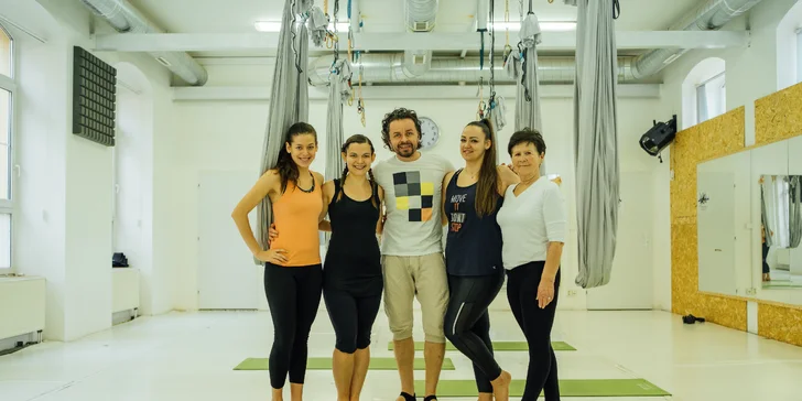Jóga a fitness v závěsných vacích: 1, 3, 5 nebo 10 hodin Levi Yogy
