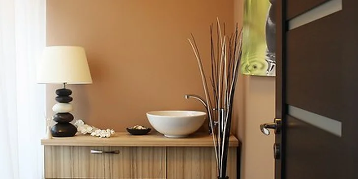 SPA manikúra se zábalem, navíc Shellac či P-Shine