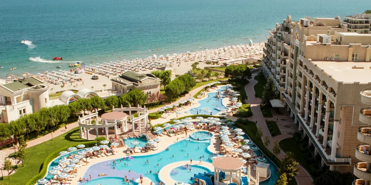 Koupání i rodinná pohoda kousek od Burgasu. 5* plážový resort s all inclusive