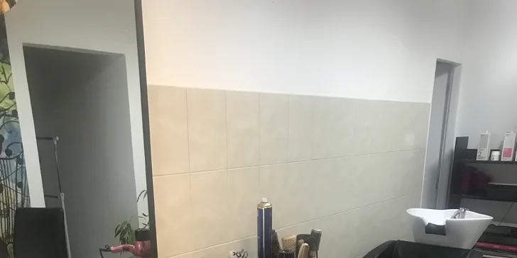 Střih nebo i klasické či kombinované barvení (ombré, balayage) pro všechny délky vlasů