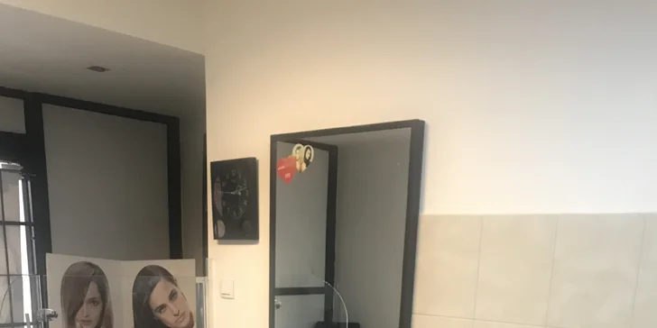 Střih nebo i klasické či kombinované barvení (ombré, balayage) pro všechny délky vlasů