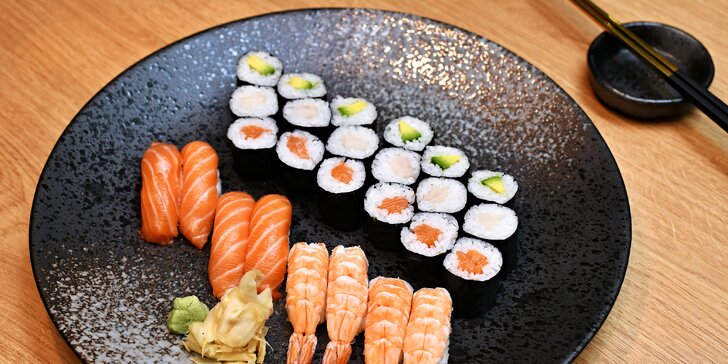 Sushi sety: 24–52 rolek s rybami i zeleninou i s tofu polévkami či salátem