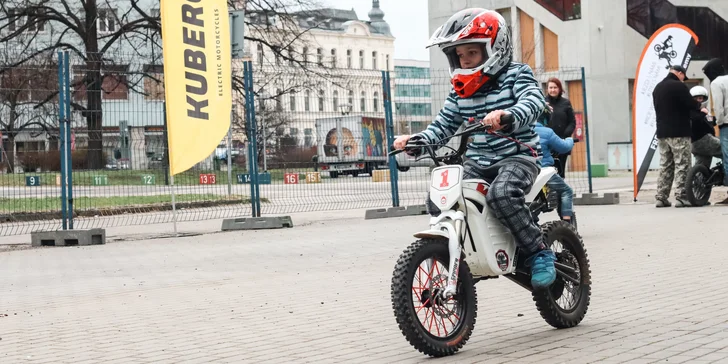 Jízda na elektromotorce pro děti na akci Motosalon Brno