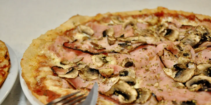 2 klasické pizzy nebo 1 velká: výběr z celého jídelního lístku
