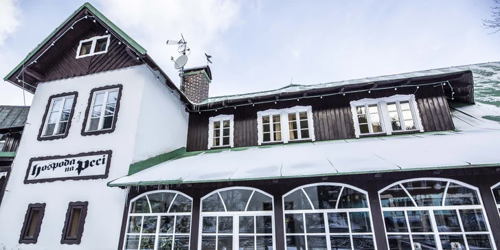 Zimní turistika v Krkonoších: ubytování se stravou v horské chalupě