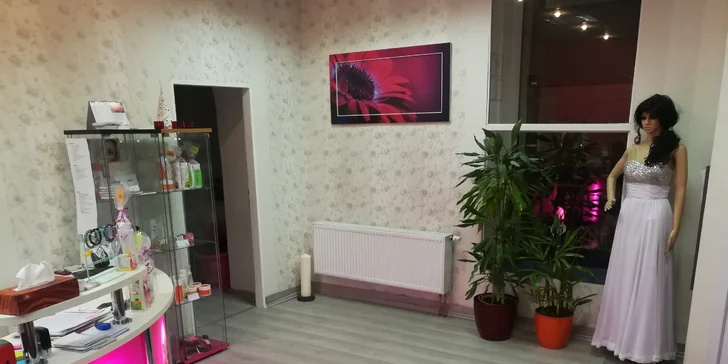 Kompletní kadeřnická péče: melír, střih, styling i keratinová kúra a dárek k tomu