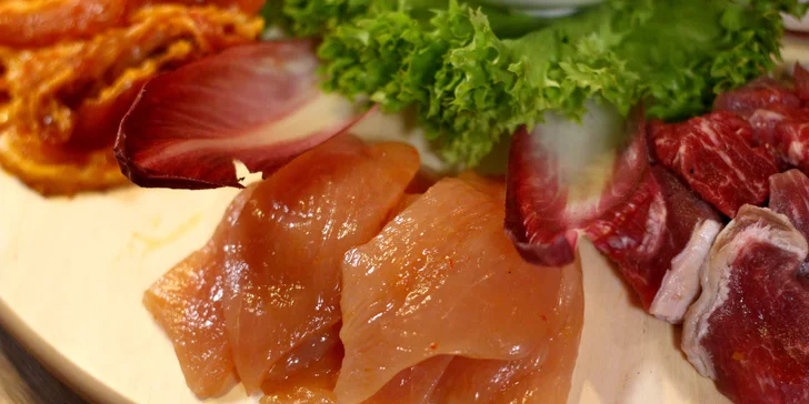 Ugrilujte si korejské BBQ: 3 druhy masa, krevety i příloha