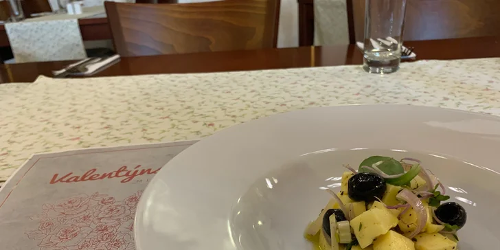 Dokonalý Valentýn: 3- nebo 4chodové menu s výběrem hlavního jídla a láhví vína