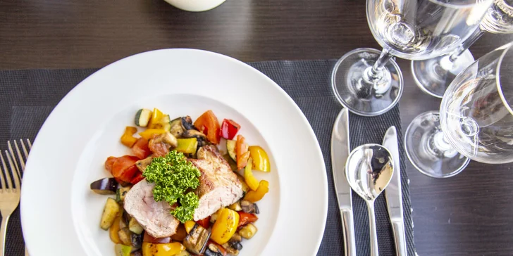 Perfektní rande: 4chodové menu a 50minutový relax ve vířivce pro 2 osoby