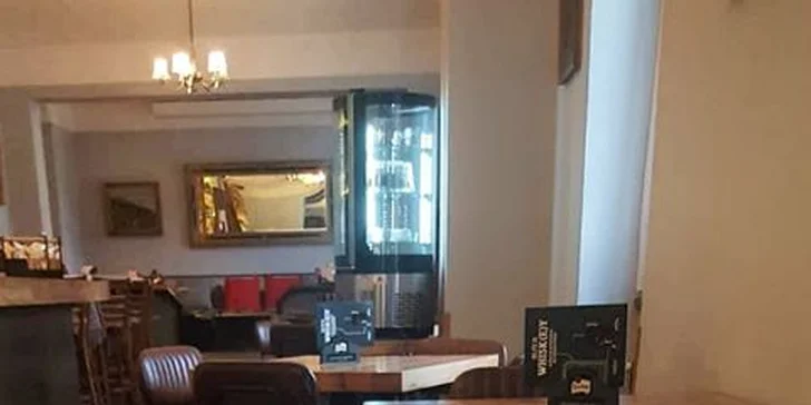 Burger, hranolky a pivo v novém podniku kousek od Žižkovské věže