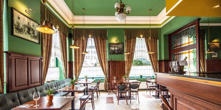 Prvorepublikový 4* hotel v Jičíně na 1–2 noci s jídlem, privátním wellness i masáží