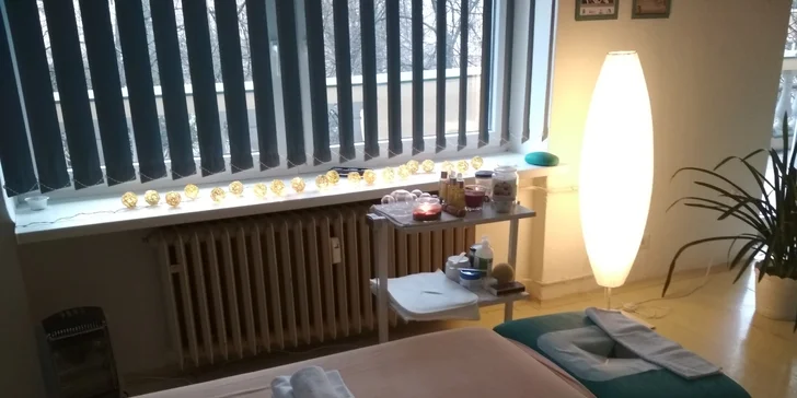 Masáže v délce 30 až 60 minut: klasická, aromaterapeutická, sportovní i baňková masáž