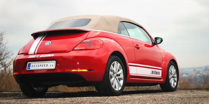 Moderní verze Volkswagenu Beetle se sklápěcí střechou: zapůjčení až na 15 dní pro 1 osobu