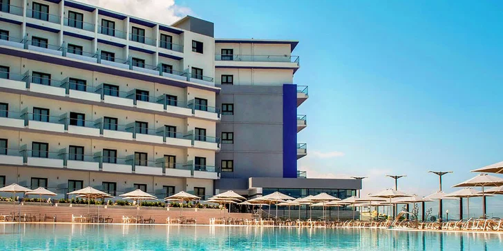 Noční život, pláže i slavné památky města Rhodos. 4* hotel pro dospělé s all inclusive