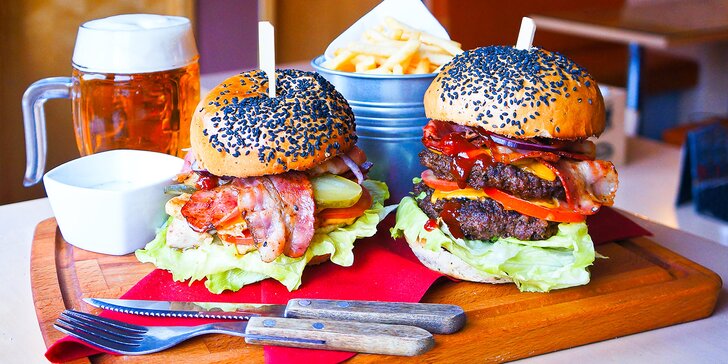 300g burger podle výběru: hovězí či kuřecí maso nebo revoluční beyond