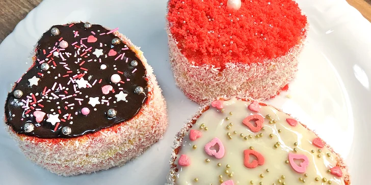 Valentýnské dobroty: srdíčkové dortíky, muffiny i ručně vyráběné pralinky