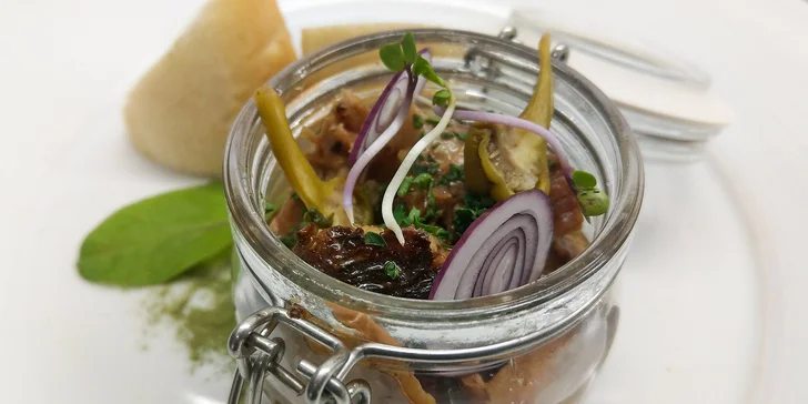 Tříchodové menu U Přeška: kachní konfit, variace grilovaných mas a lívanečky
