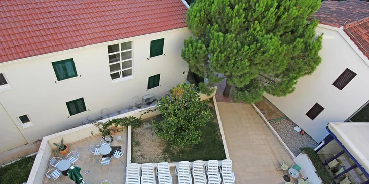 Až 7 nocí v Chorvatsku pro páry i rodiny: šumění Jadranu, krásy Dalmácie a apartmány 5 minut od pláže